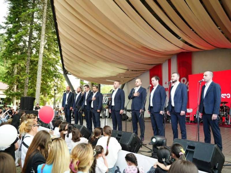 დამოუკიდებლობის დღესთან დაკავშირებით ამბროლაურში საზეიმო ღონისძიება გაიმართა